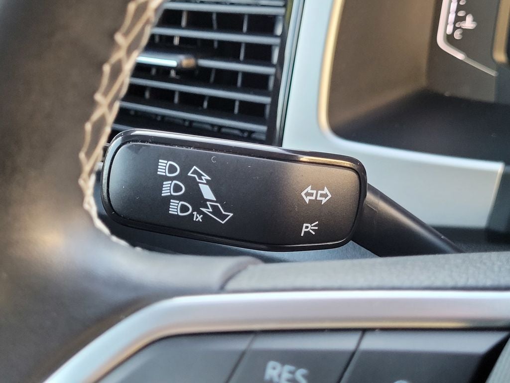 2023 Volkswagen Atlas Cross Sport 2.0T SE w/Technology