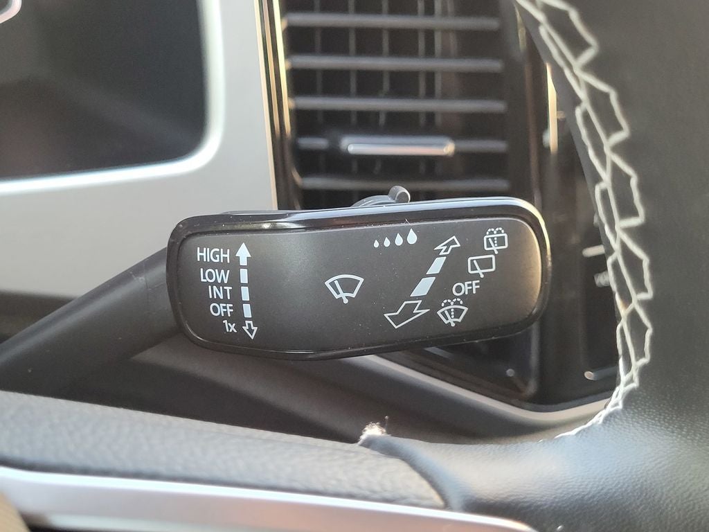 2023 Volkswagen Atlas Cross Sport 2.0T SE w/Technology