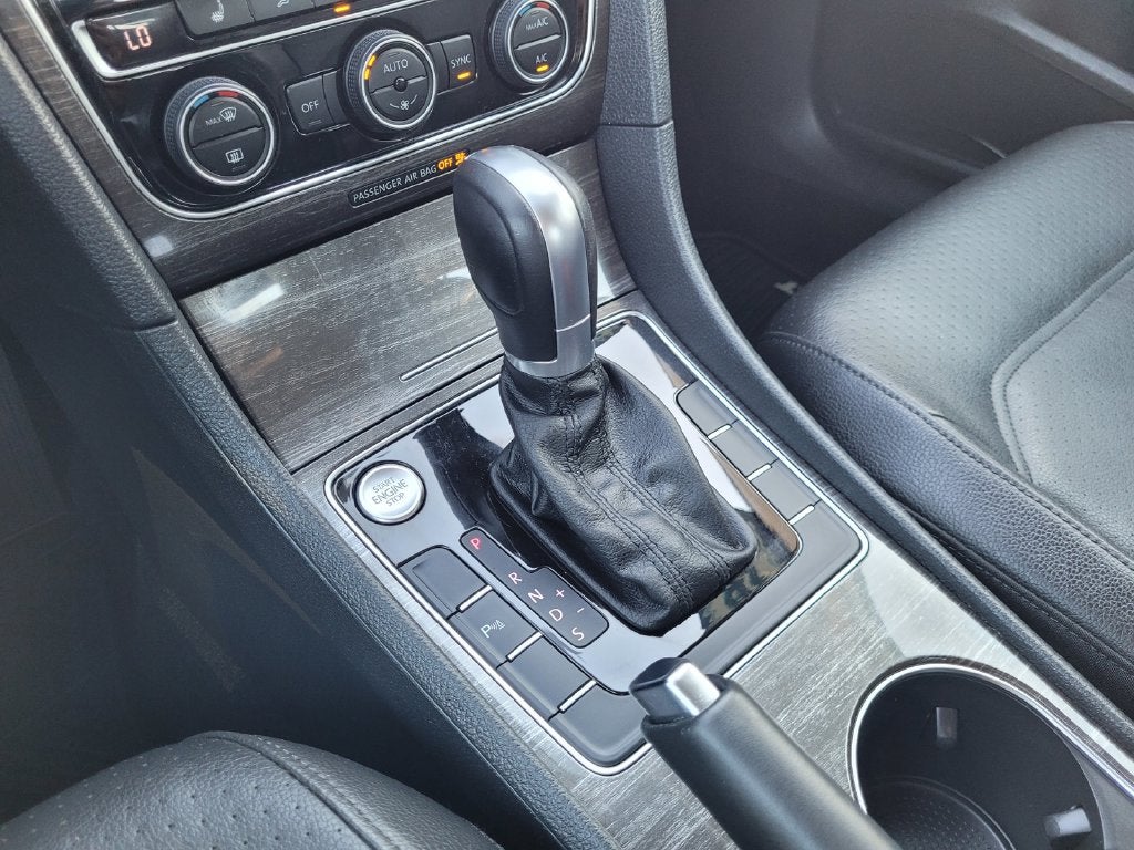 2018 Volkswagen Passat 2.0T SE w/Technology