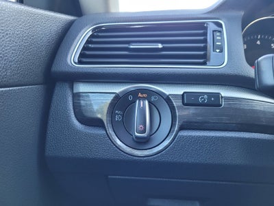 2018 Volkswagen Passat 2.0T SE w/Technology