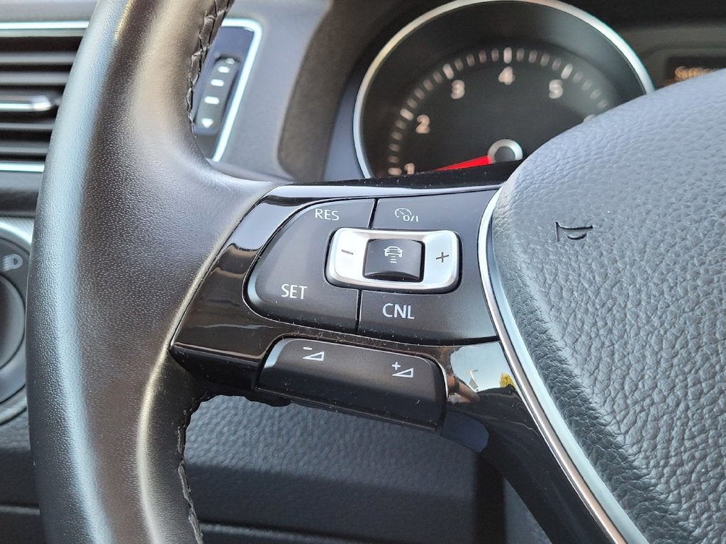 2018 Volkswagen Passat 2.0T SE w/Technology