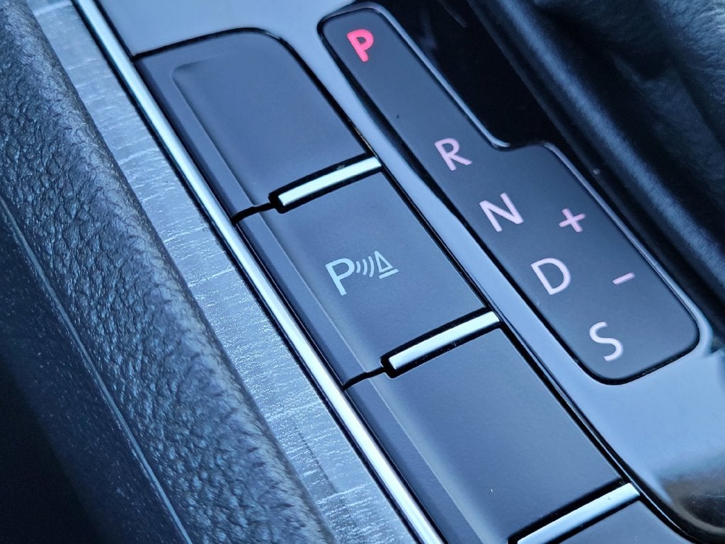 2018 Volkswagen Passat 2.0T SE w/Technology