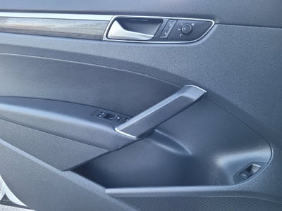 2018 Volkswagen Passat 2.0T SE w/Technology