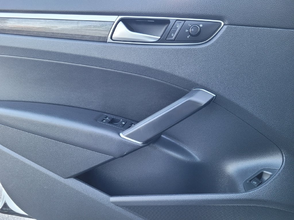 2018 Volkswagen Passat 2.0T SE w/Technology