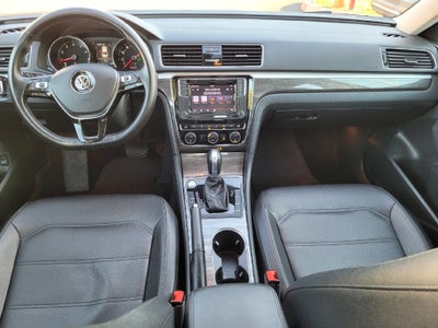 2018 Volkswagen Passat 2.0T SE w/Technology