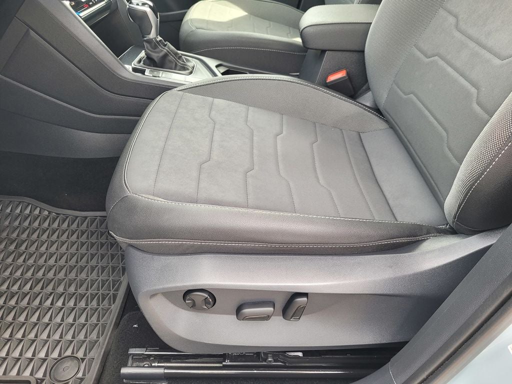 2025 Volkswagen Taos 1.5T SE Black