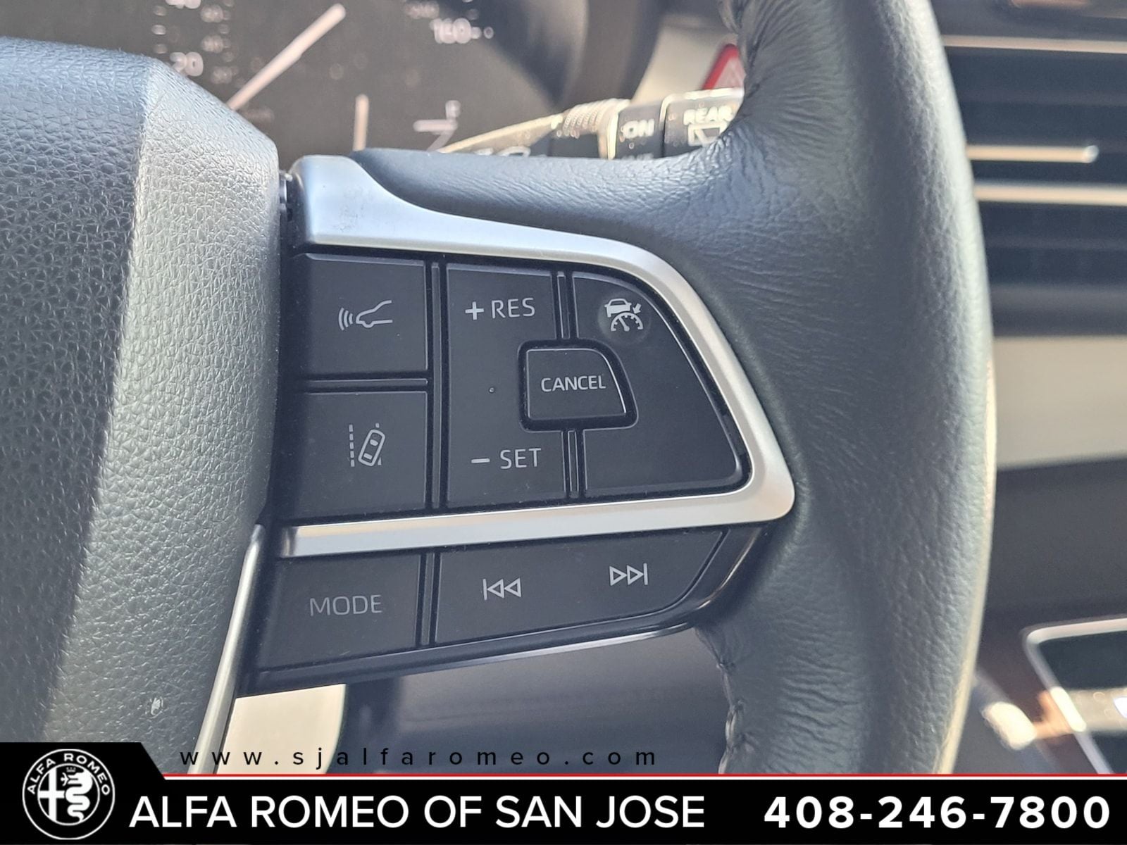 2023 Toyota Sienna XLE 8 Passenger
