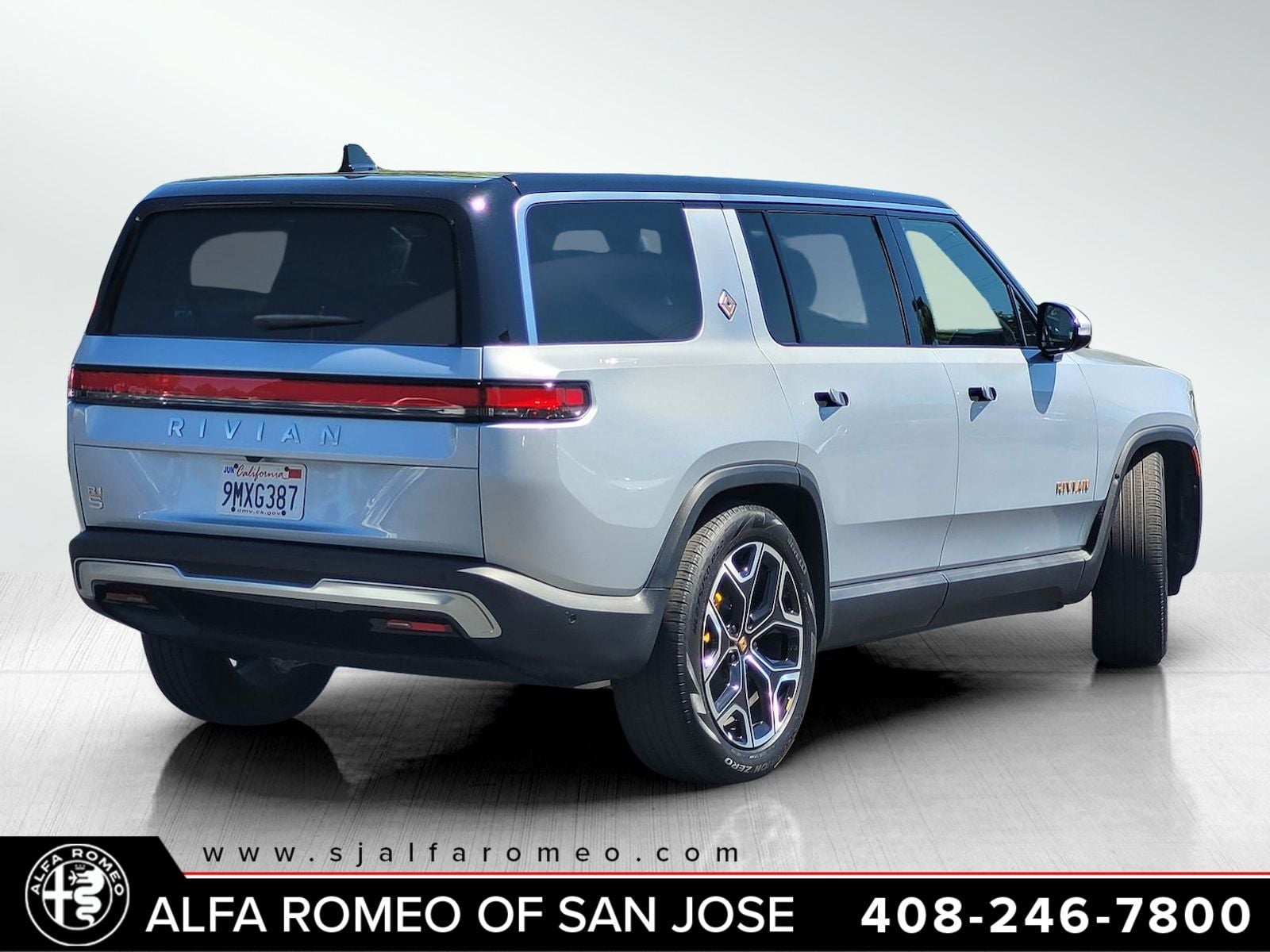 2024 Rivian R1S Adventure