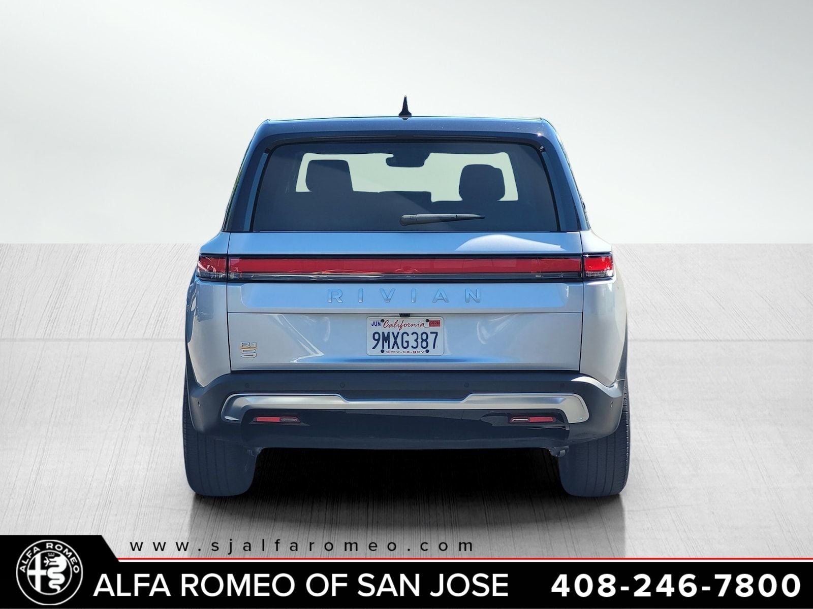 2024 Rivian R1S Adventure
