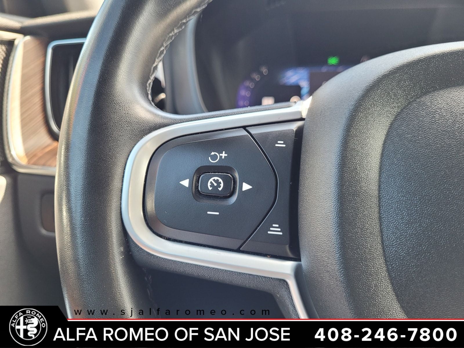 2022 Volvo XC60 Recharge Plug-In Hybrid T8 Inscription Expression