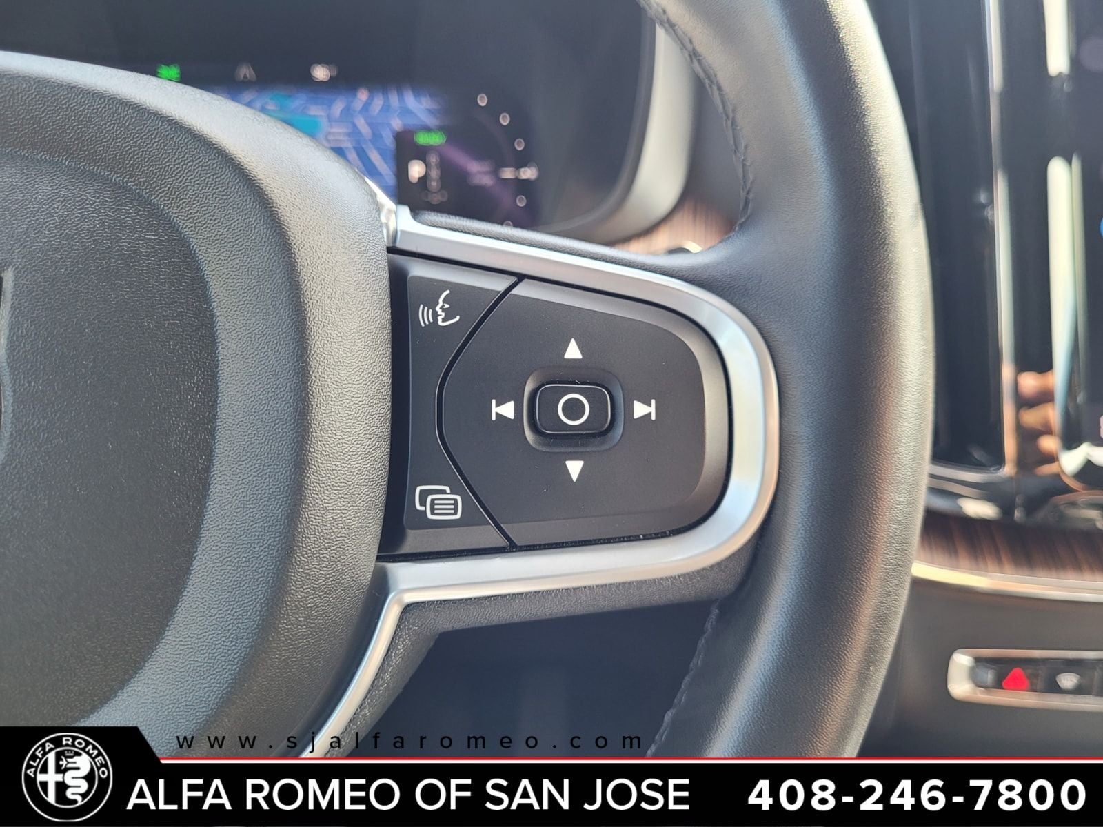 2022 Volvo XC60 Recharge Plug-In Hybrid T8 Inscription Expression