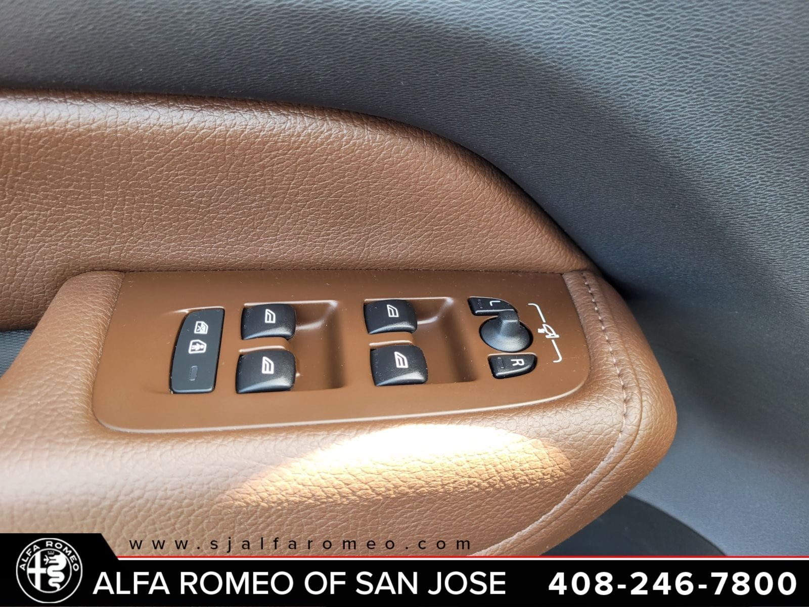 2022 Volvo XC60 Recharge Plug-In Hybrid T8 Inscription Expression
