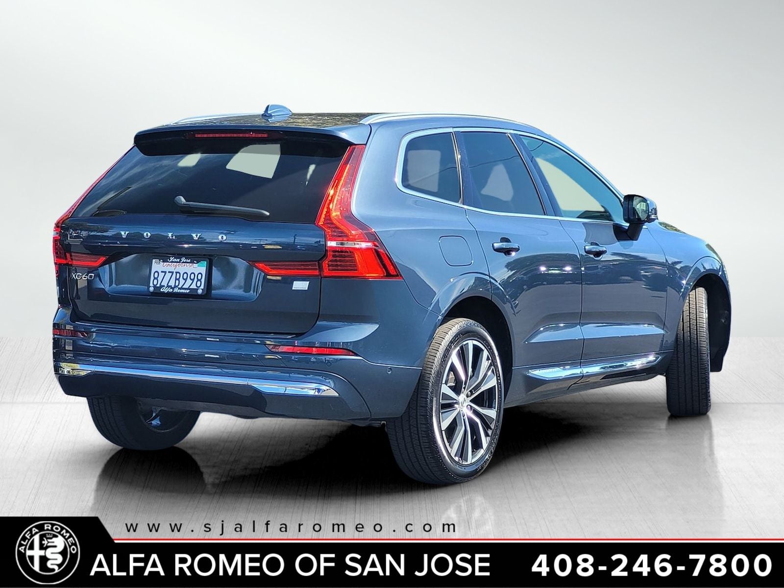 2022 Volvo XC60 Recharge Plug-In Hybrid T8 Inscription Expression