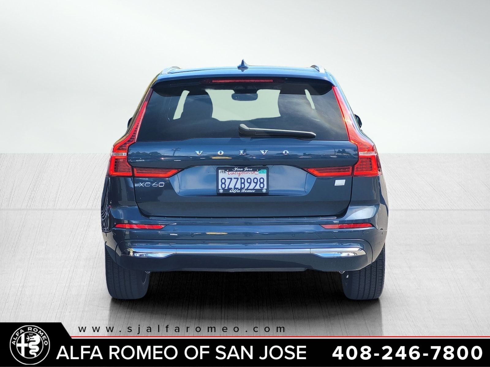 2022 Volvo XC60 Recharge Plug-In Hybrid T8 Inscription Expression