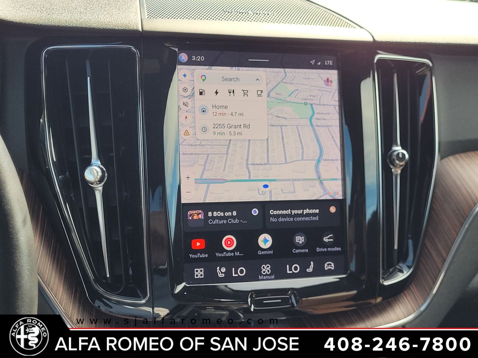 2022 Volvo XC60 Recharge Plug-In Hybrid T8 Inscription Expression