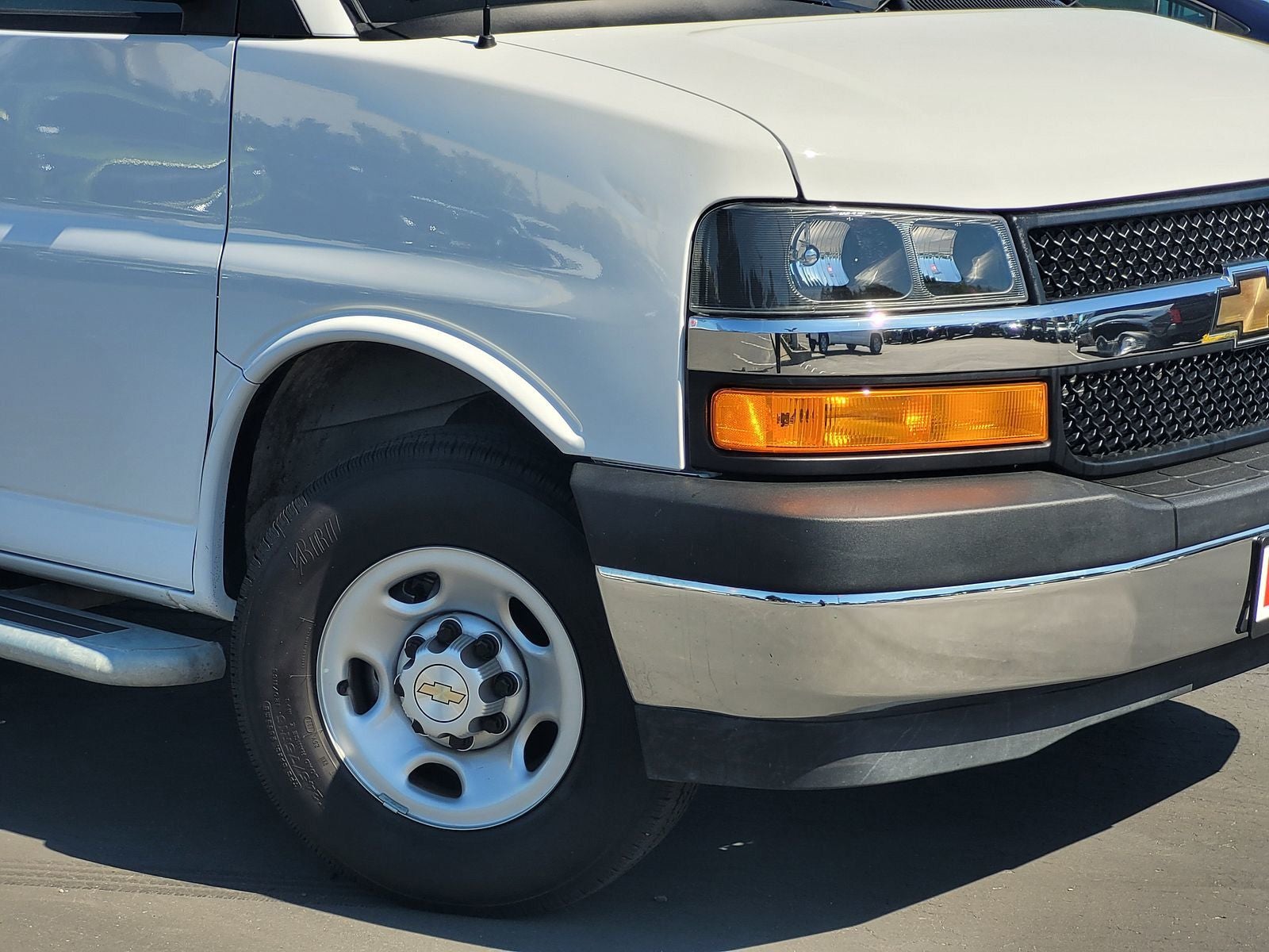 2024 Chevrolet Express 2500 Work Van Cargo