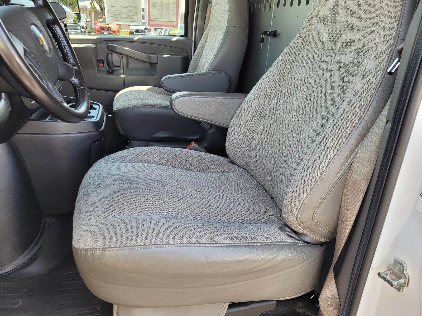 2022 Chevrolet Express 3500 Work Van Cargo