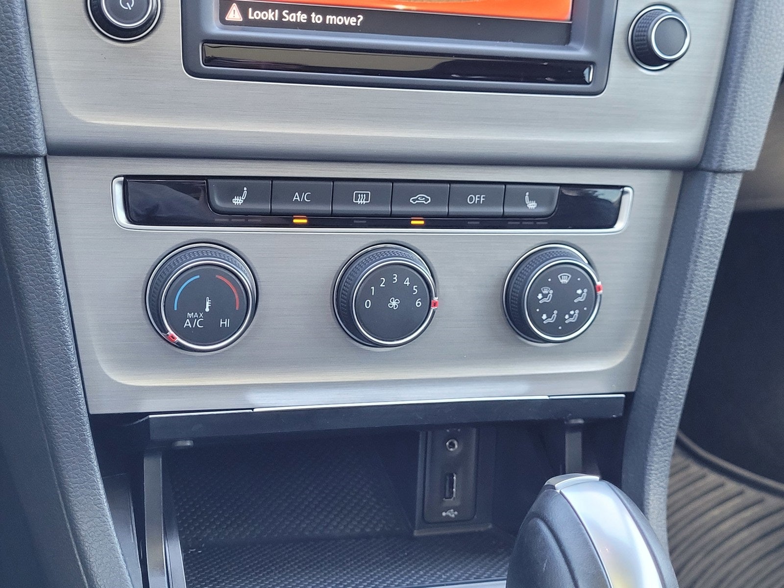 2017 Volkswagen Golf SportWagen S