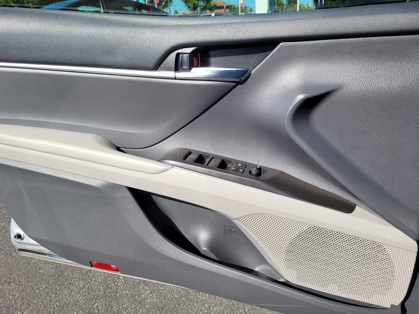 2022 Toyota Camry Hybrid LE