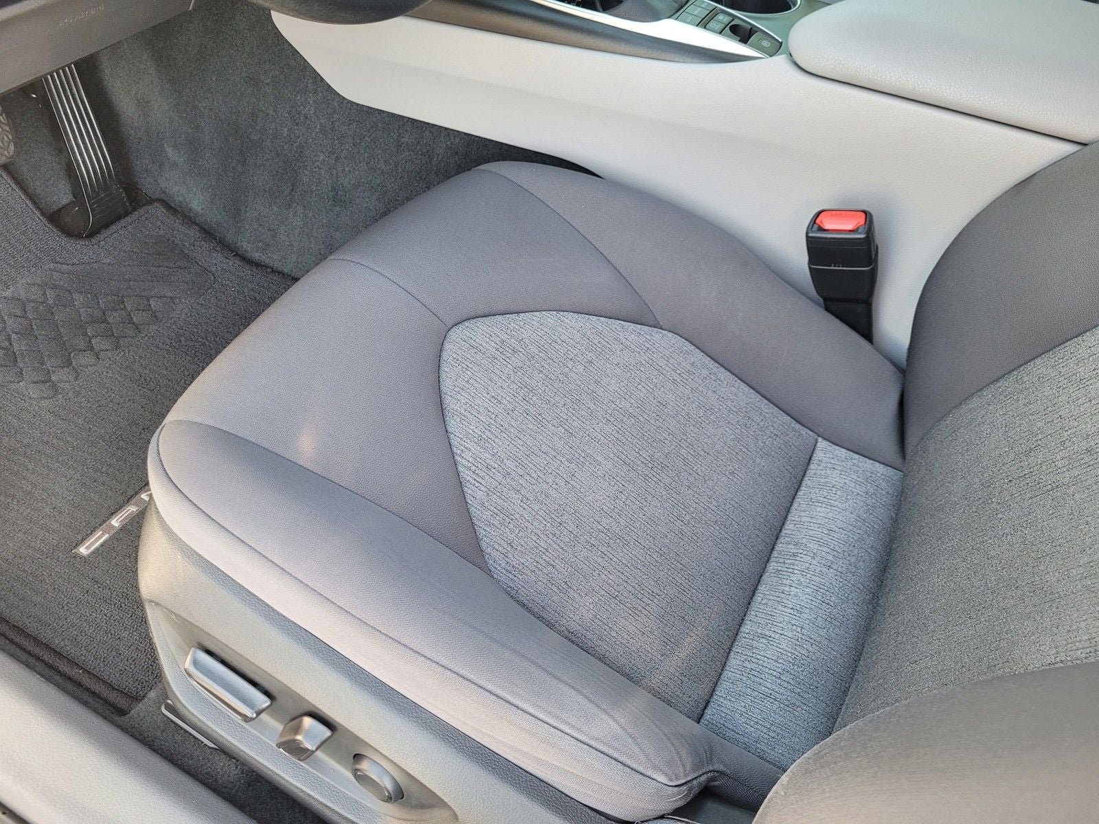2022 Toyota Camry Hybrid LE
