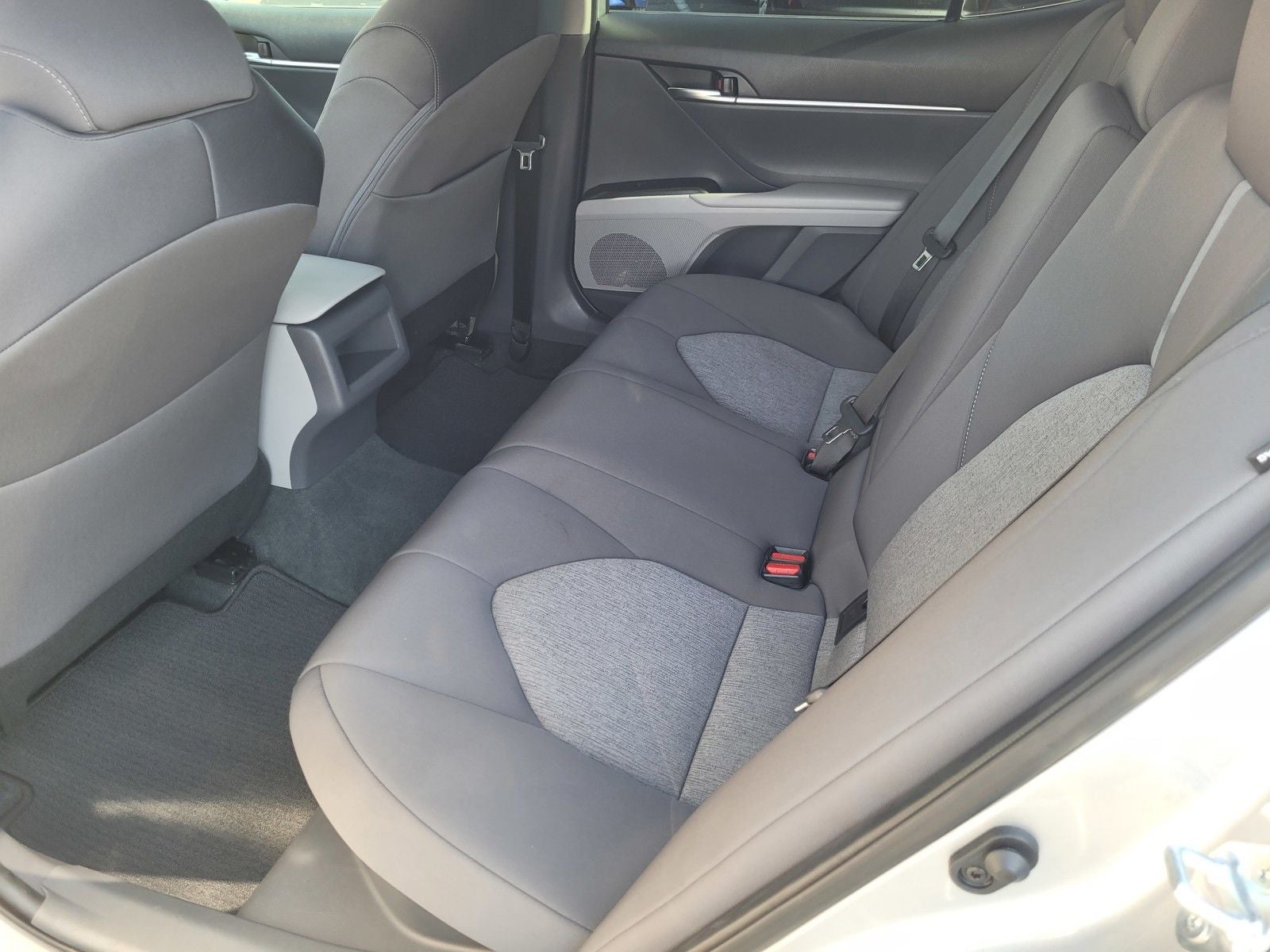 2022 Toyota Camry Hybrid LE