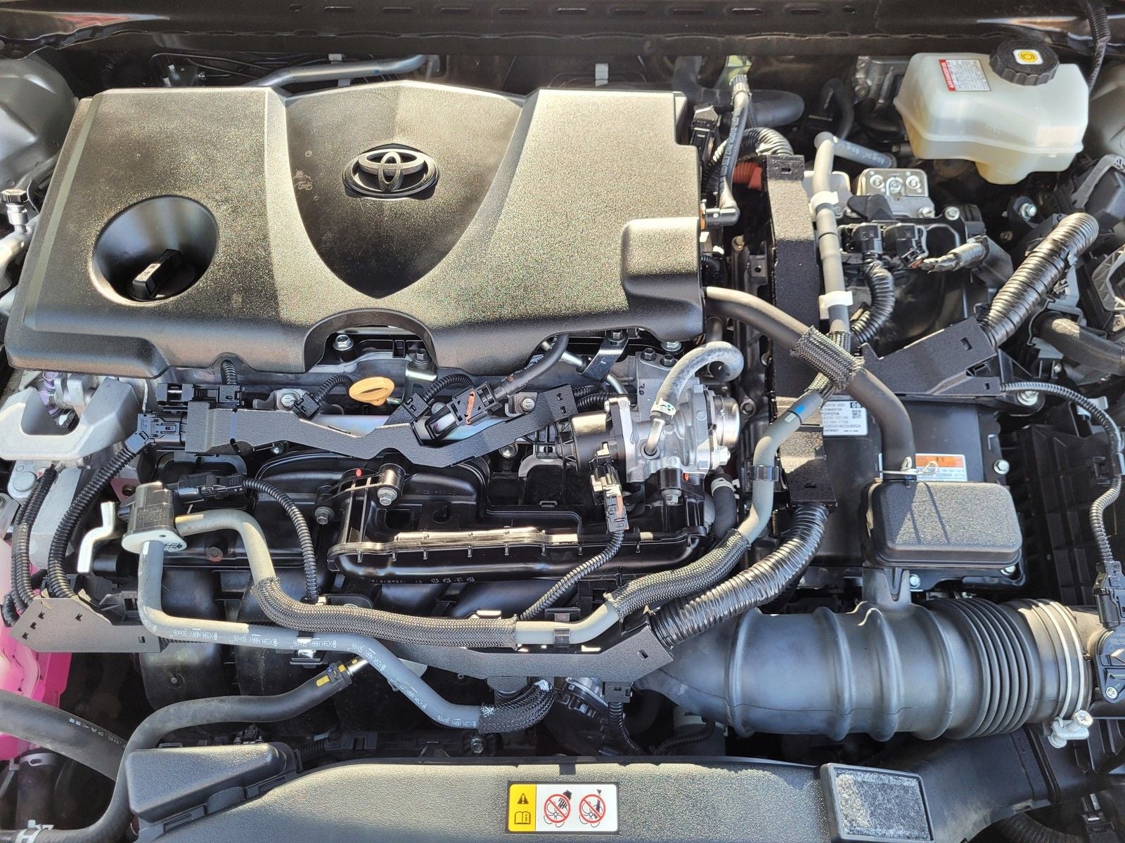 2022 Toyota Camry Hybrid LE