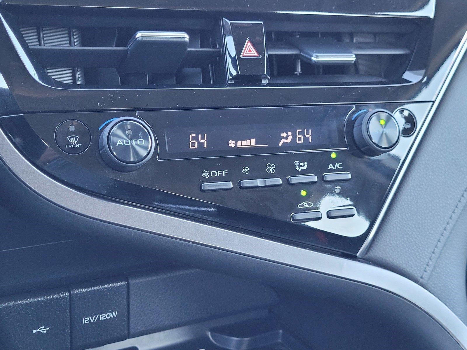 2023 Toyota Camry Hybrid XLE