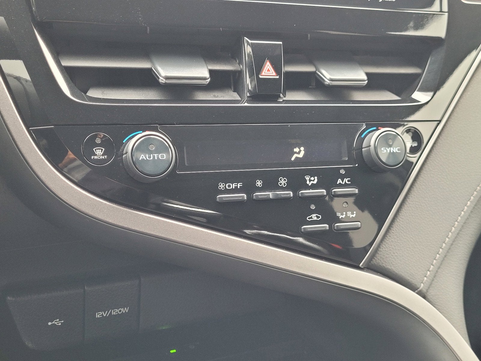 2022 Toyota Camry Hybrid XLE