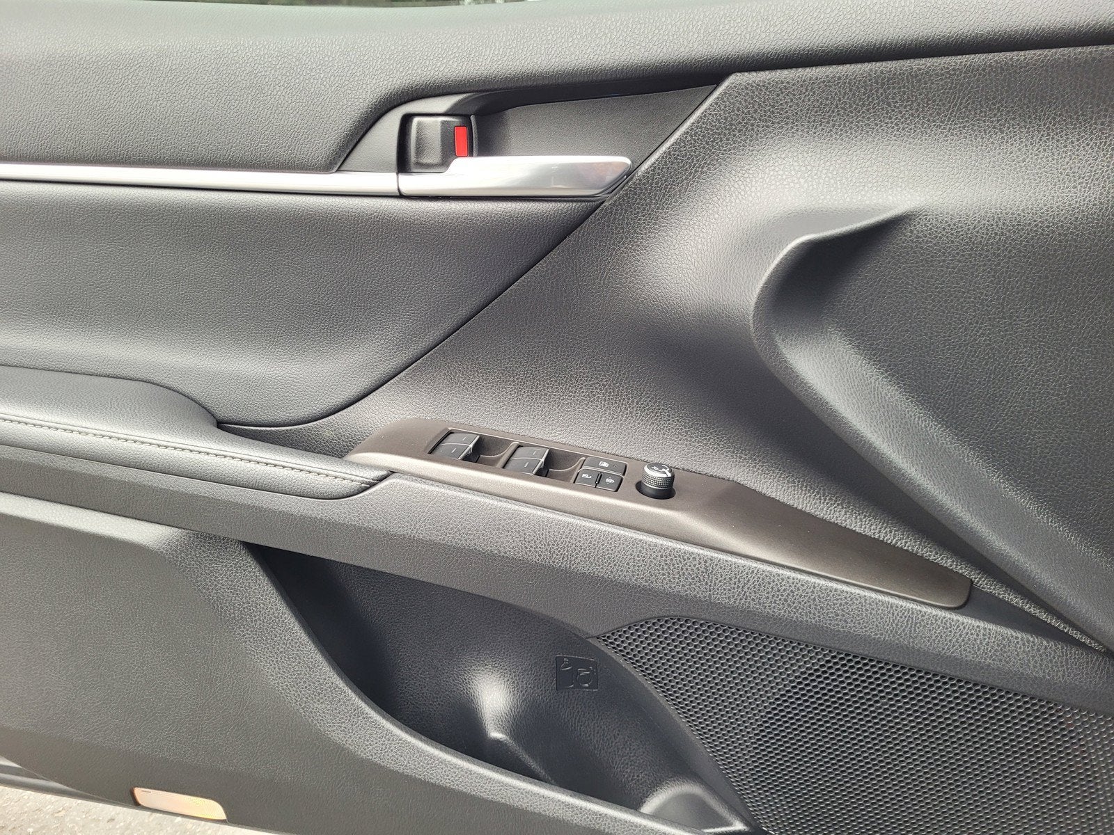 2022 Toyota Camry Hybrid XLE