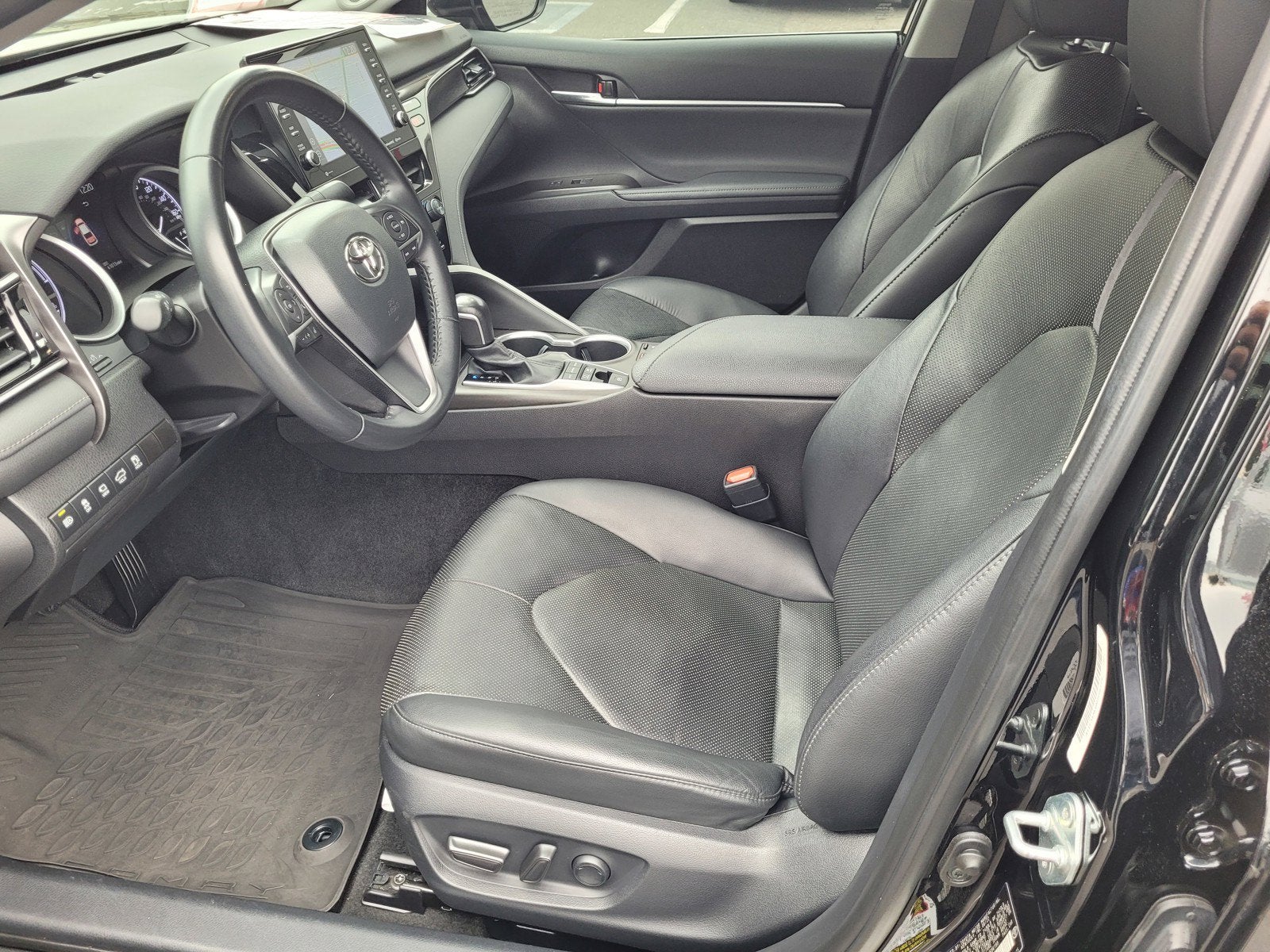 2022 Toyota Camry Hybrid XLE