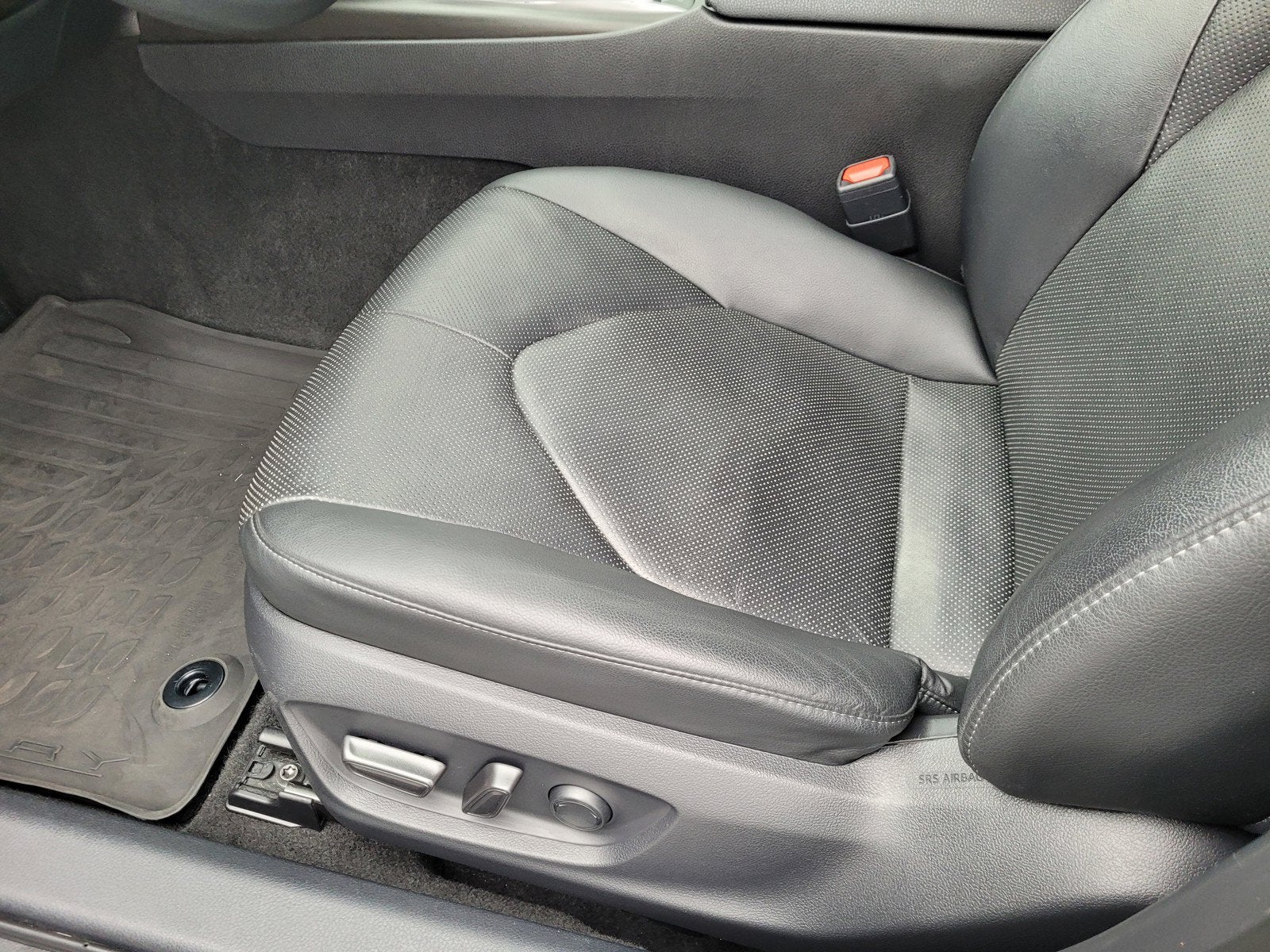 2022 Toyota Camry Hybrid XLE