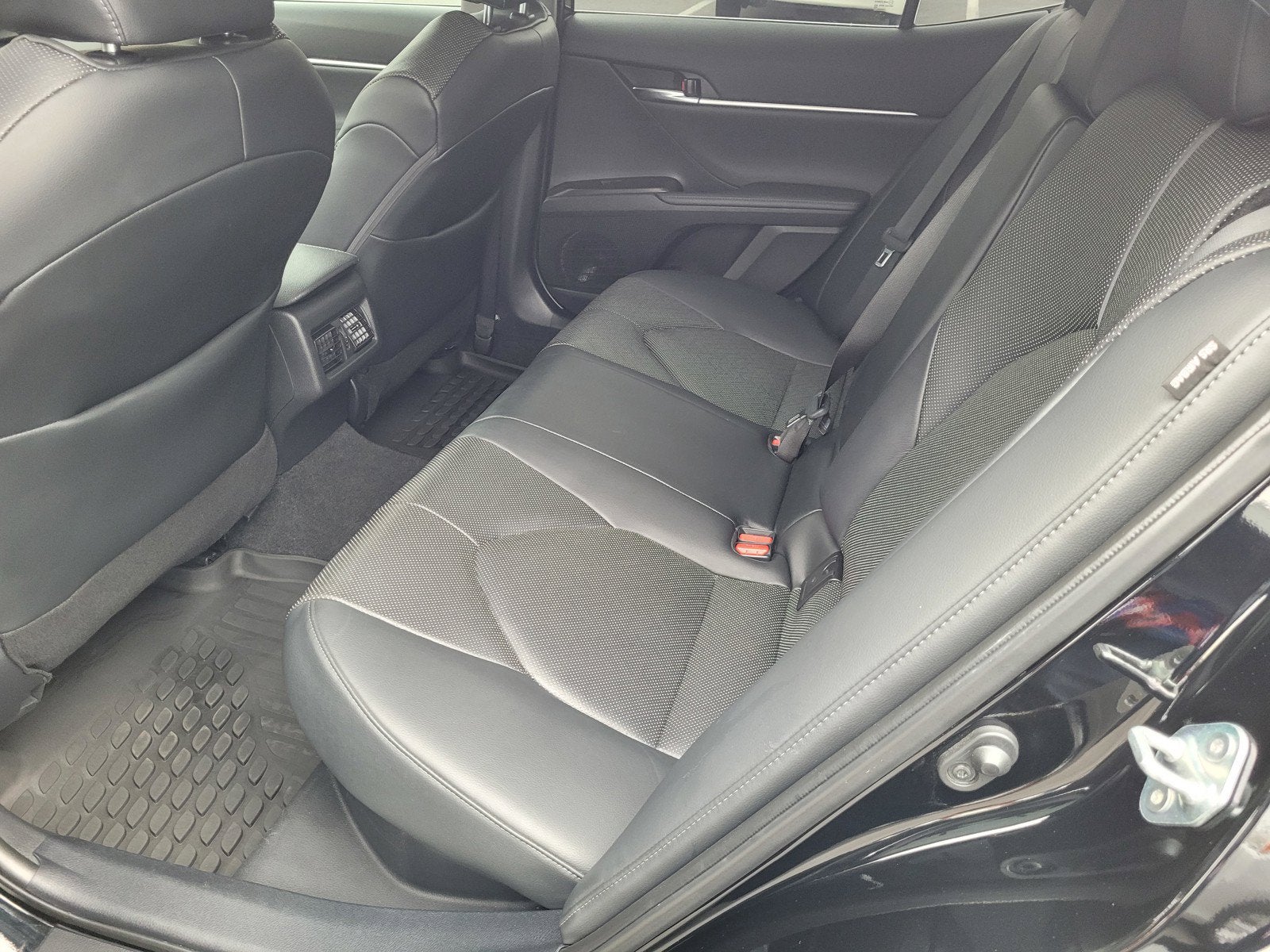 2022 Toyota Camry Hybrid XLE