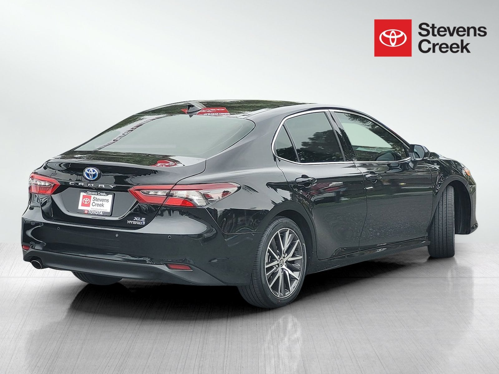 2022 Toyota Camry Hybrid XLE