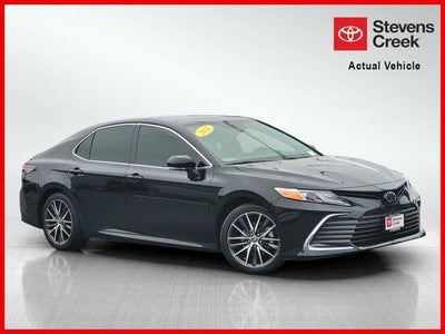2022 Toyota Camry Hybrid XLE