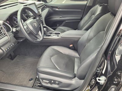 2022 Toyota Camry Hybrid XLE