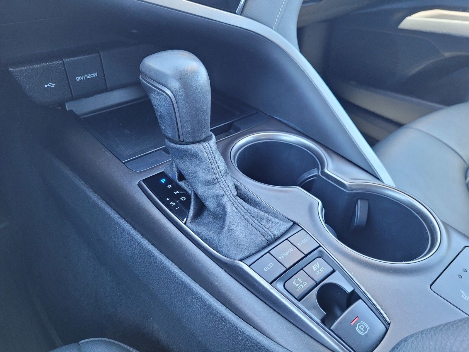 2024 Toyota Camry Hybrid SE