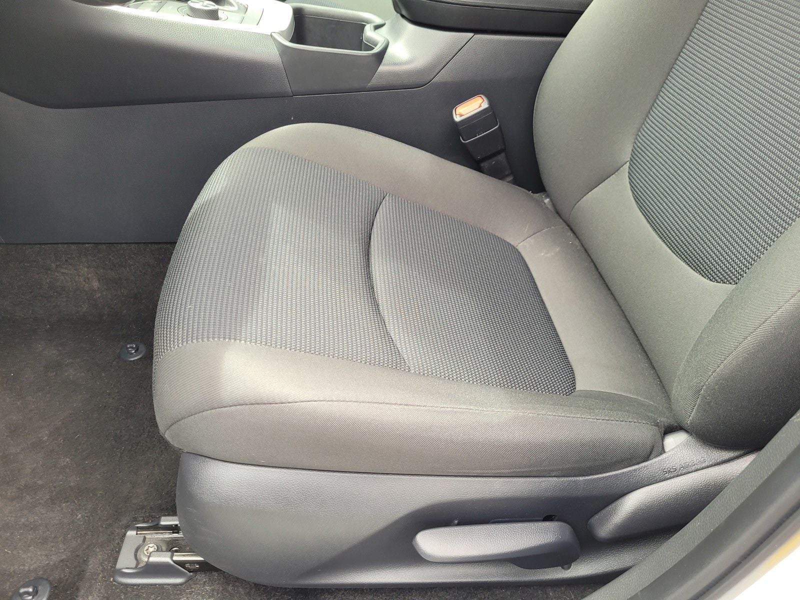 2025 Toyota RAV4 LE - Photo 17