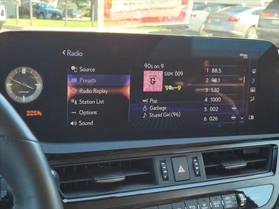 2022 Lexus ES 300h