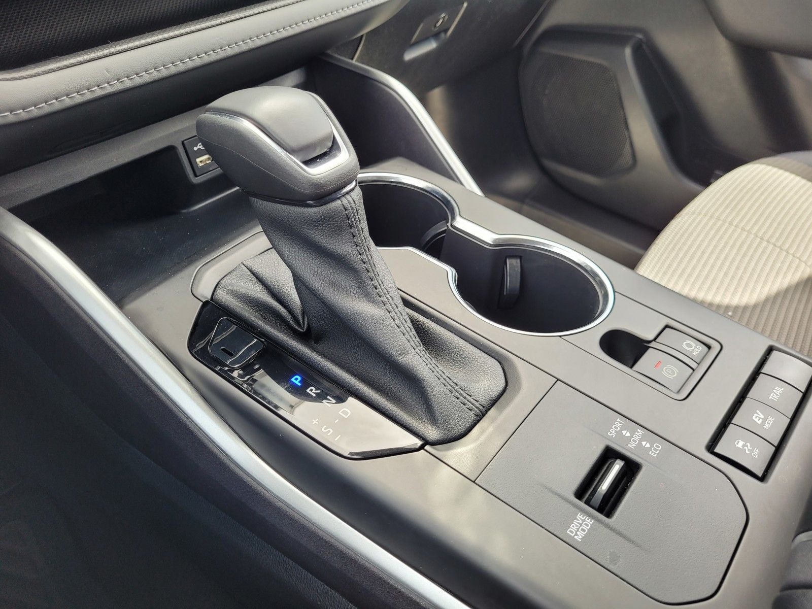 2022 Toyota Highlander Hybrid LE