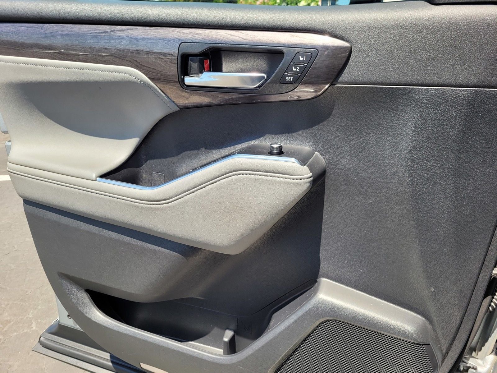 2021 Toyota Highlander Hybrid Platinum