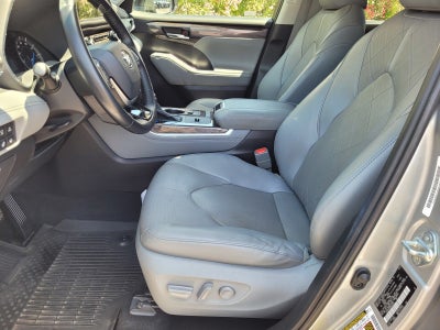 2021 Toyota Highlander Hybrid Platinum