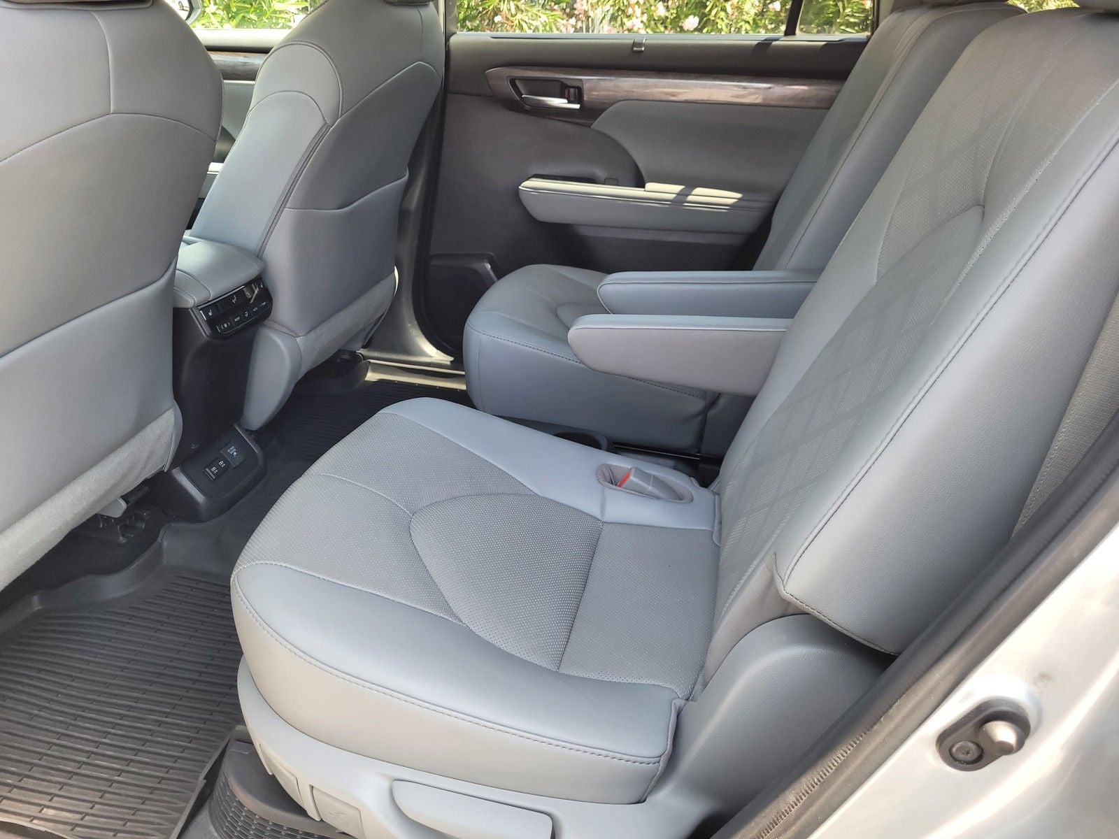 2021 Toyota Highlander Hybrid Platinum