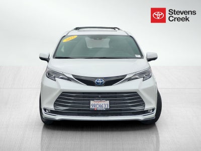 2025 Toyota Sienna Platinum 7 Passenger