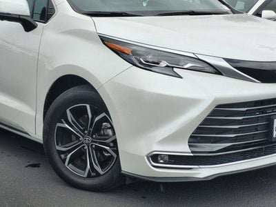 2025 Toyota Sienna Platinum 7 Passenger