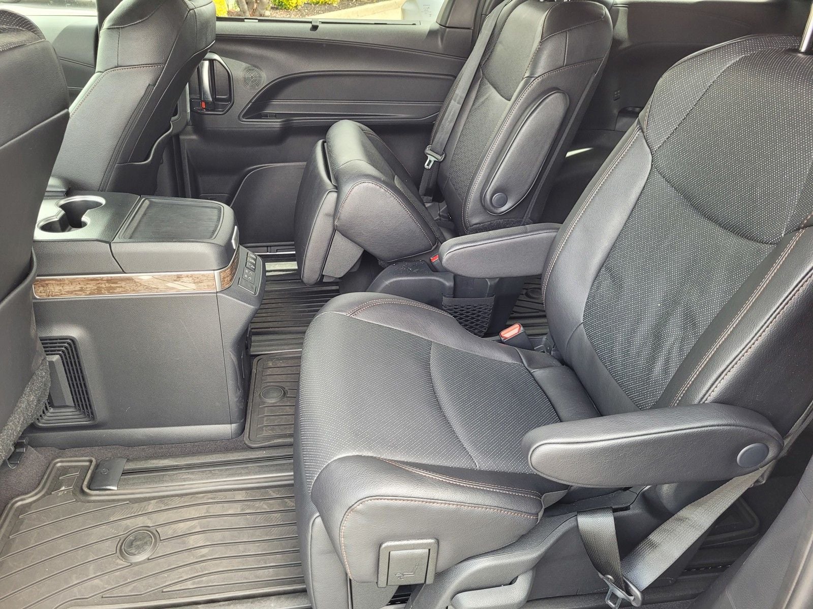 2025 Toyota Sienna Platinum 7 Passenger