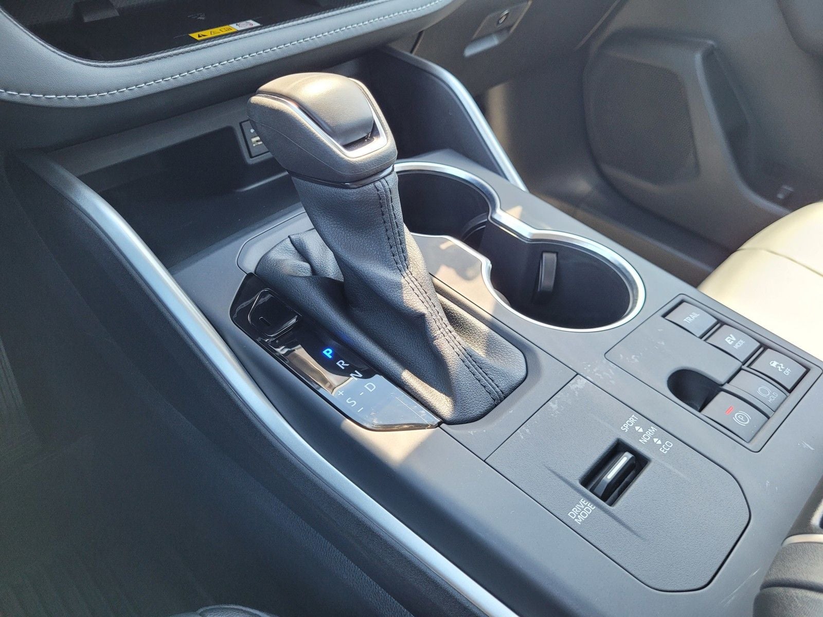 2025 Toyota Highlander Hybrid XLE