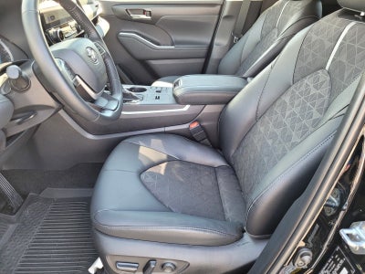 2025 Toyota Highlander Hybrid XLE