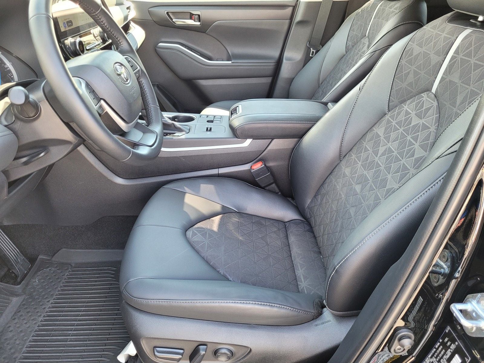 2025 Toyota Highlander Hybrid XLE