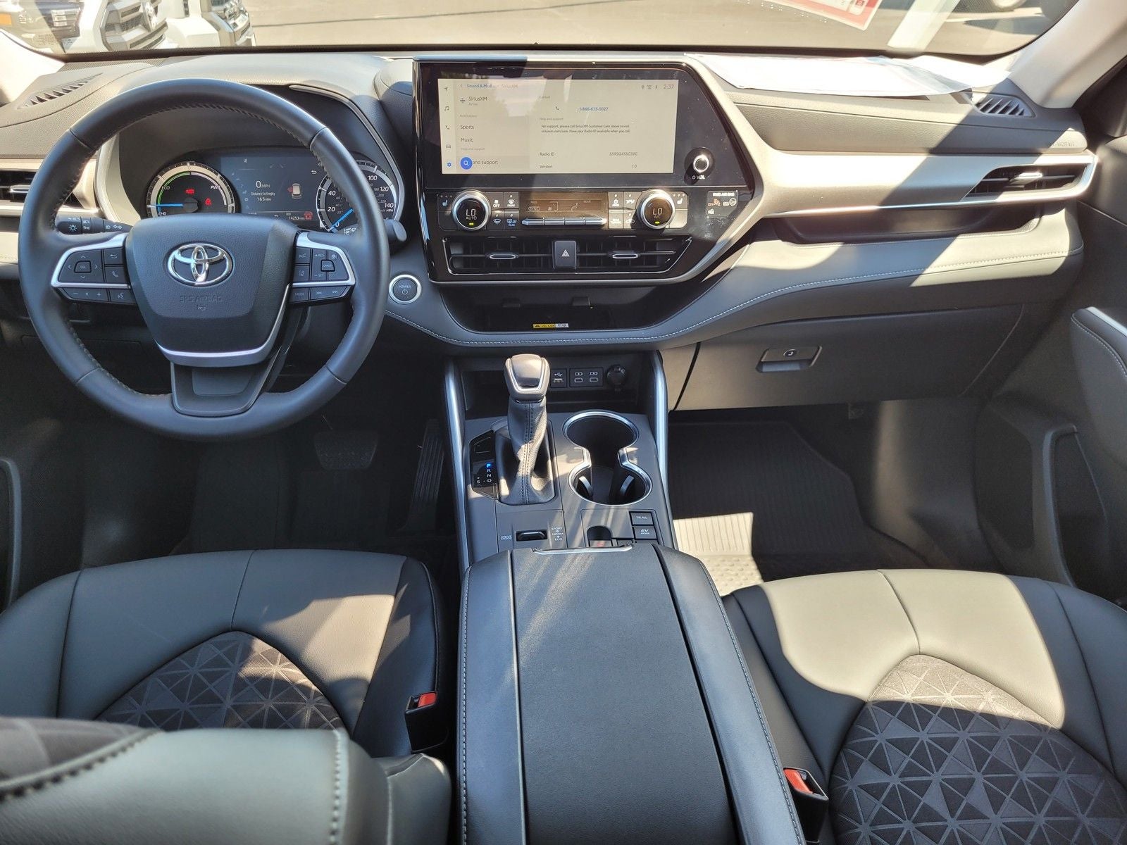 2025 Toyota Highlander Hybrid XLE