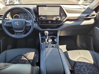 2025 Toyota Highlander Hybrid XLE